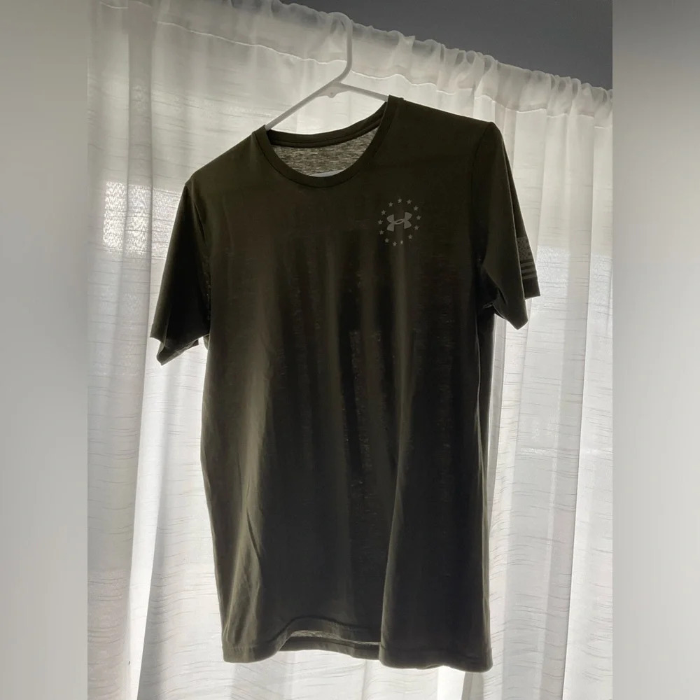 Men’s small Under‎ Armor tshirt